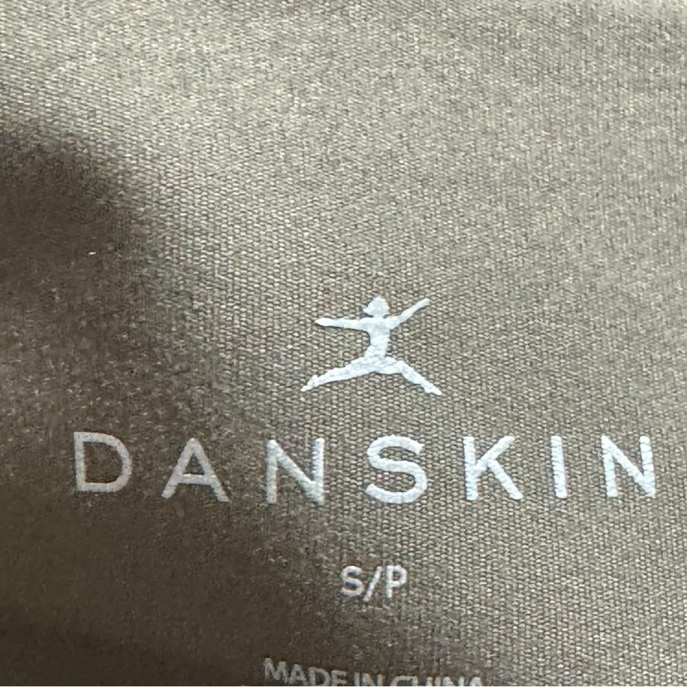 Danskin High Rise Bike Shorts Women’s Small Athletic Workout Fitness Pockets - Picture 10 of 13